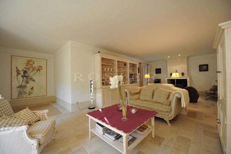 Exclusive to Rosier - a prestigious property situated in a saught-after area of Gordes
