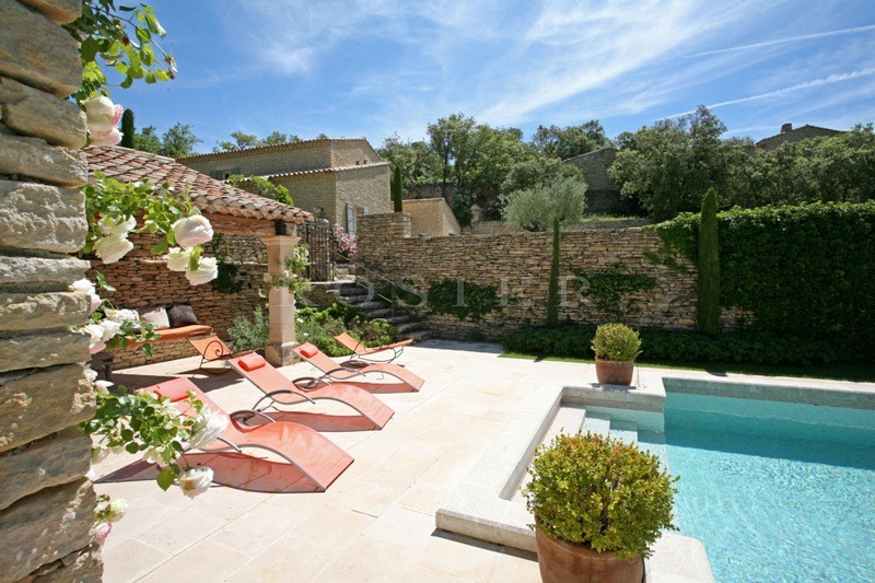 Exclusive to Rosier - a prestigious property situated in a saught-after area of Gordes