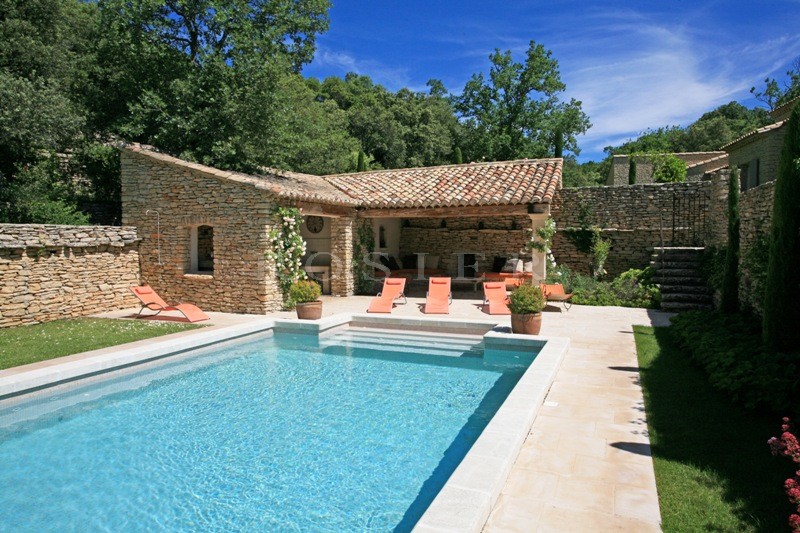 Exclusive to Rosier - a prestigious property situated in a saught-after area of Gordes