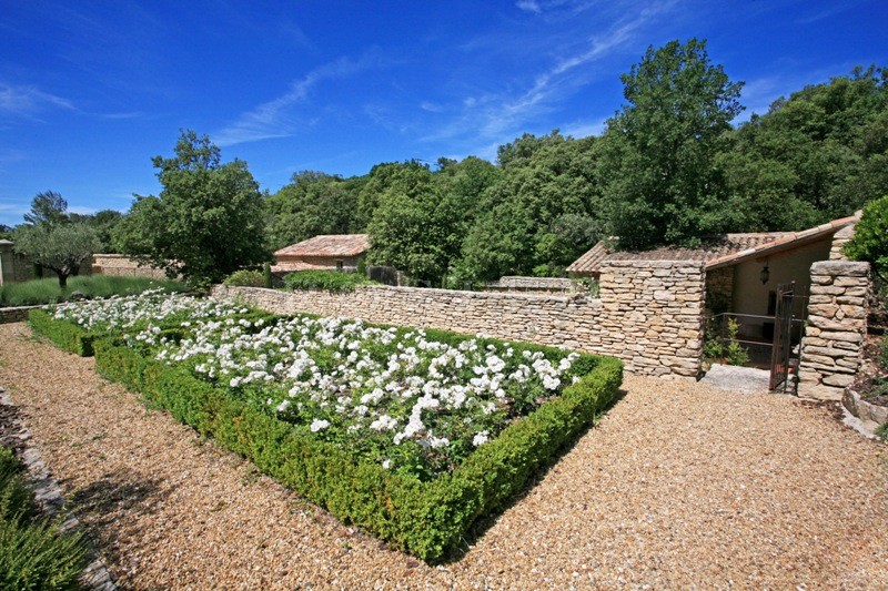 Exclusive to Rosier - a prestigious property situated in a saught-after area of Gordes