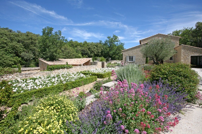 Exclusive to Rosier - a prestigious property situated in a saught-after area of Gordes