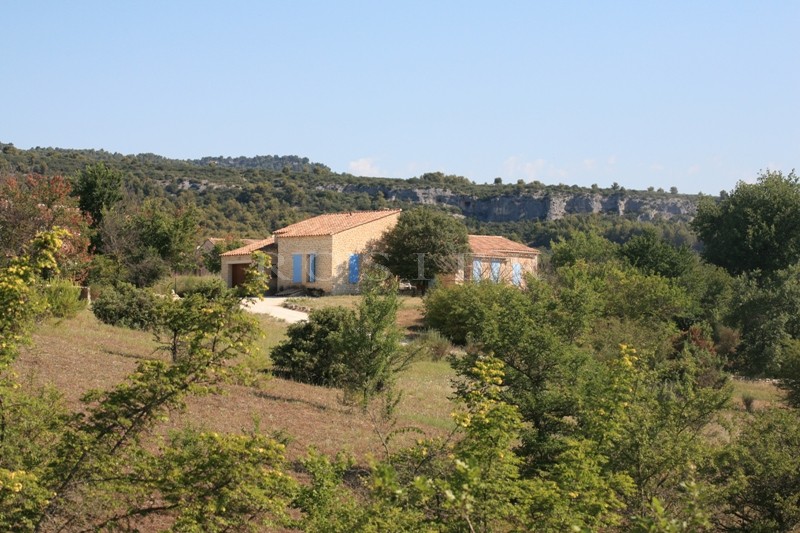 In Luberon, for sale, traditional style house on more than 2 hectares (5 acres) of land plus a separate outbuilding