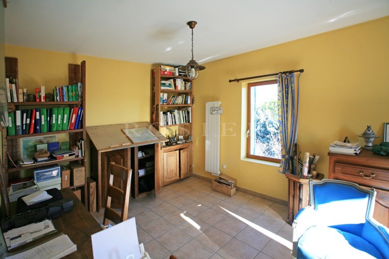 In Luberon, for sale, traditional style house on more than 2 hectares (5 acres) of land plus a separate outbuilding