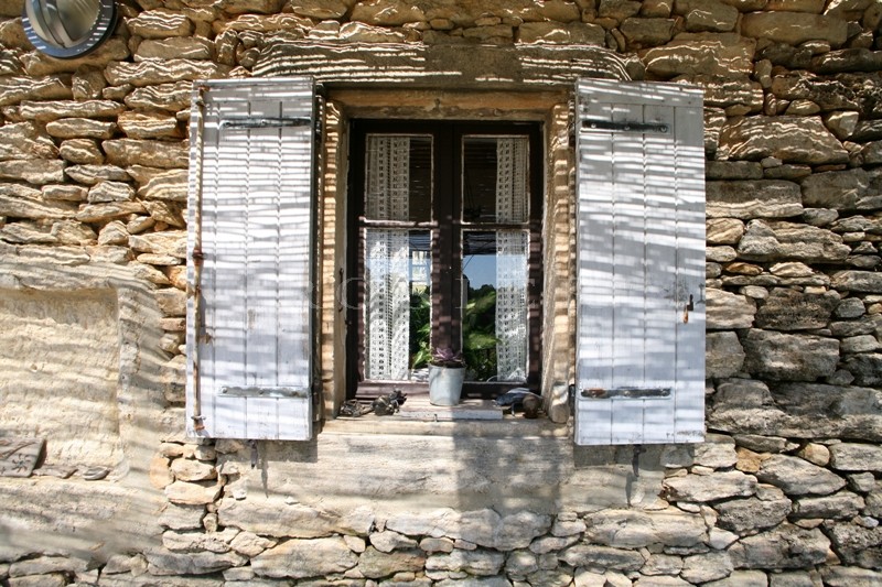 Luberon, for sale, beautiful provençale bastide, in a quiet area in Gordes with 7 000 of attached land