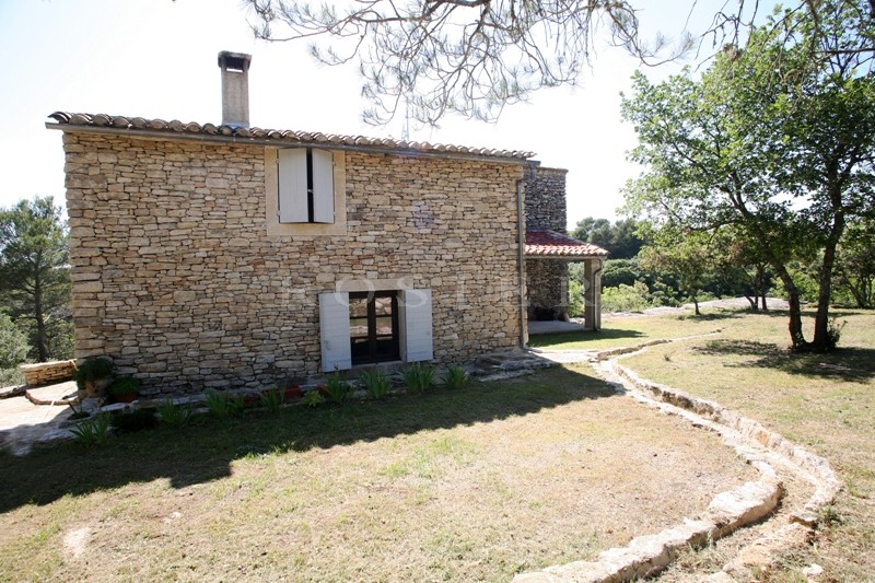 Luberon, for sale, beautiful provençale bastide, in a quiet area in Gordes with 7 000 of attached land