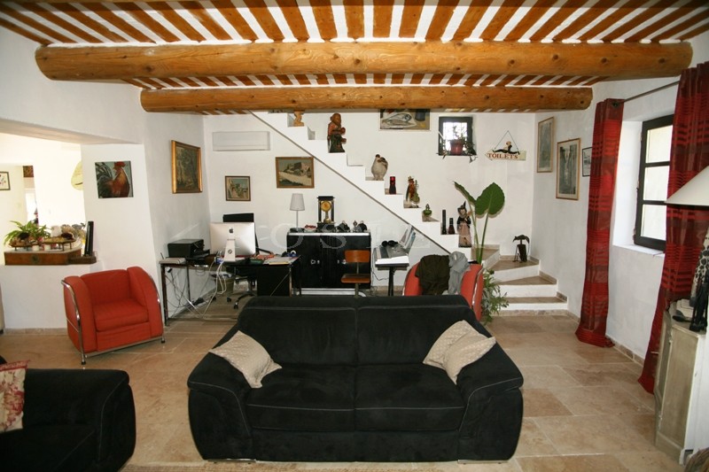 Luberon, for sale, beautiful provençale bastide, in a quiet area in Gordes with 7 000 of attached land