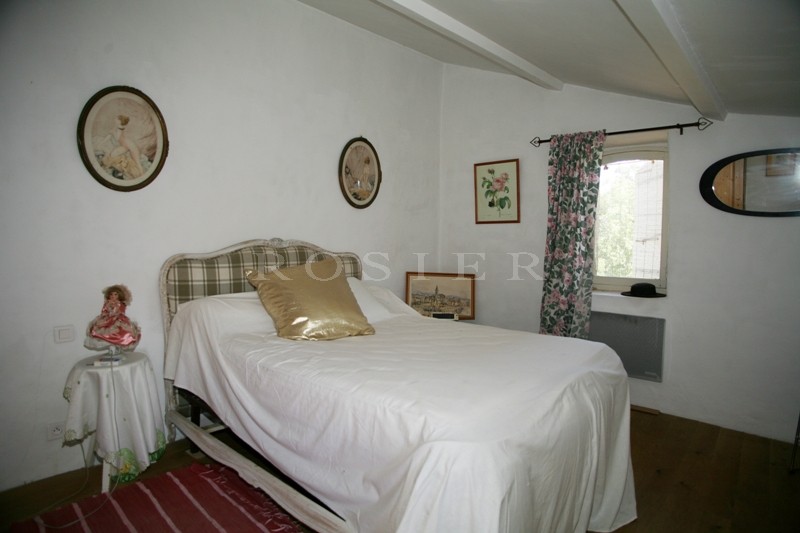 Luberon, for sale, beautiful provençale bastide, in a quiet area in Gordes with 7 000 of attached land