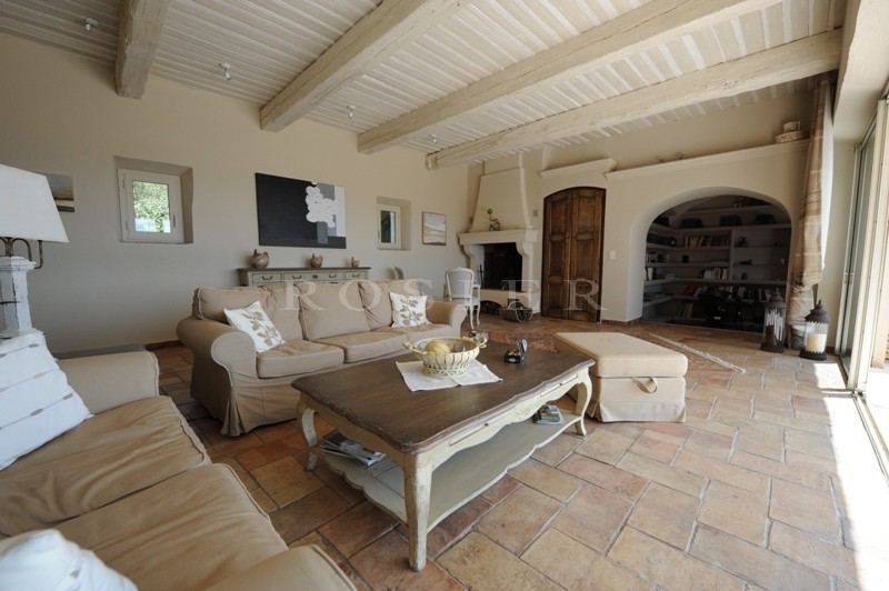  In the hills above Gordes: a traditonal stone-clad house with breathtaking views