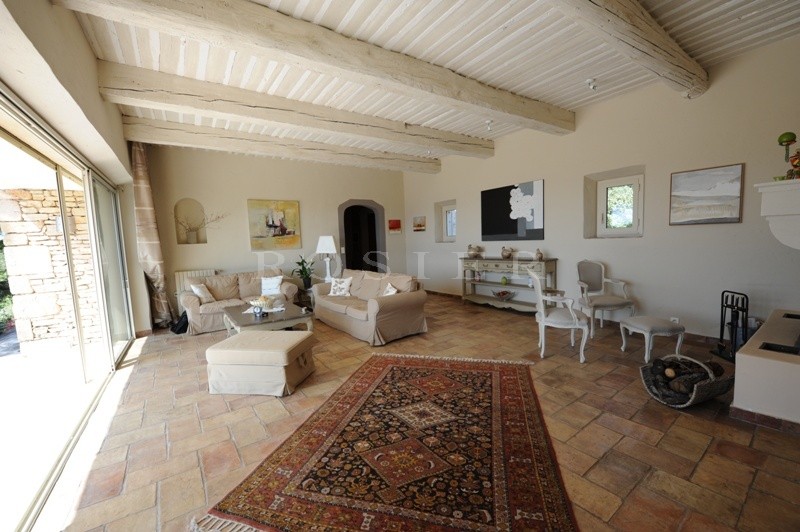  In the hills above Gordes: a traditonal stone-clad house with breathtaking views