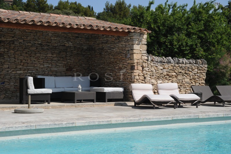  In the hills above Gordes: a traditonal stone-clad house with breathtaking views