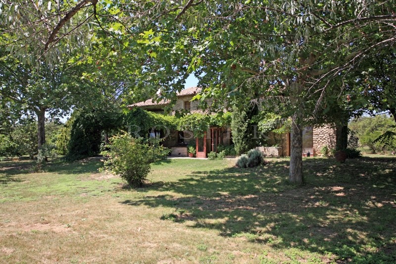 Close to Gordes, in the Luberon, a stone house on more than 1.5 hectares (3.7 acres) of grounds
