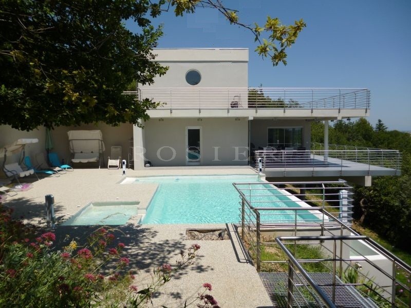 For sale, near Avignon, contemporary housewith infinity pool and terraces overlooking the valley