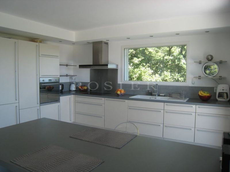 For sale, near Avignon, contemporary housewith infinity pool and terraces overlooking the valley