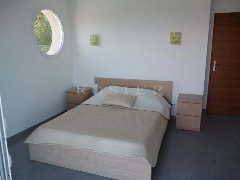 For sale, near Avignon, contemporary housewith infinity pool and terraces overlooking the valley