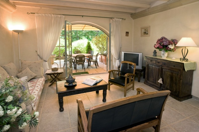 For sale, in the Luberon Regional Park, a restored farmhouse including three separate houses