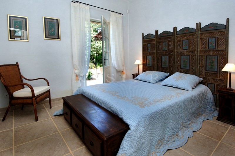 For sale, in the Luberon Regional Park, a restored farmhouse including three separate houses