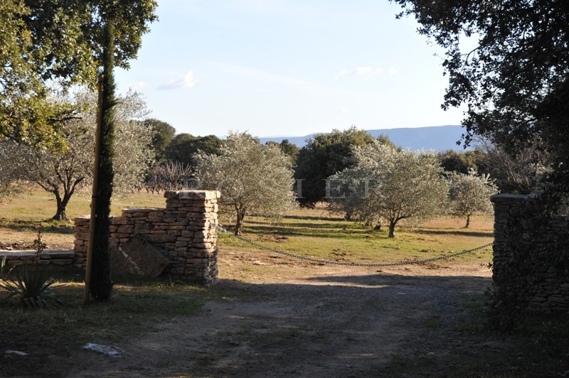 Provence, Luberon, Gordes, for sale, more than 2.5 acres of constructible land with building permit between Luberon and Monts du Vaucluse