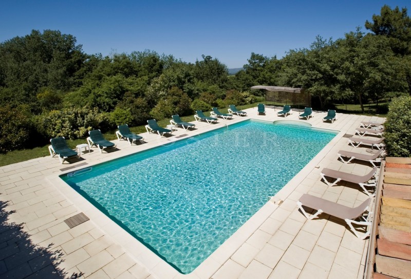 For sale, in the Luberon Regional Park, a restored farmhouse including three separate houses