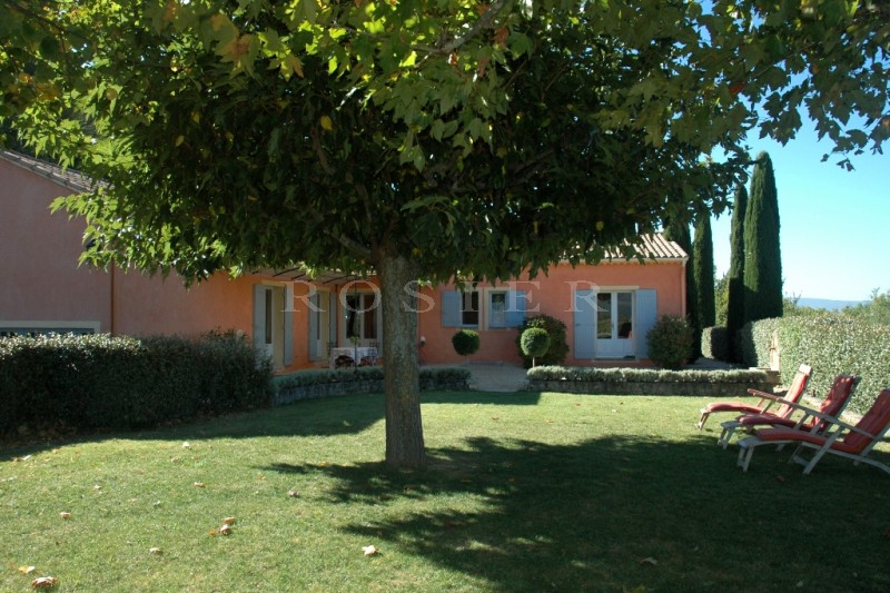 Recently constructed house with panoramic views of the Vaucluse mountains, Mont Ventoux and several villages in the Luberon valley