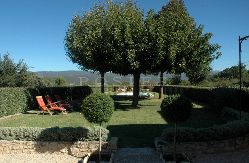 Recently constructed house with panoramic views of the Vaucluse mountains, Mont Ventoux and several villages in the Luberon valley