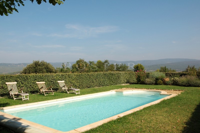 Recently constructed house with panoramic views of the Vaucluse mountains, Mont Ventoux and several villages in the Luberon valley