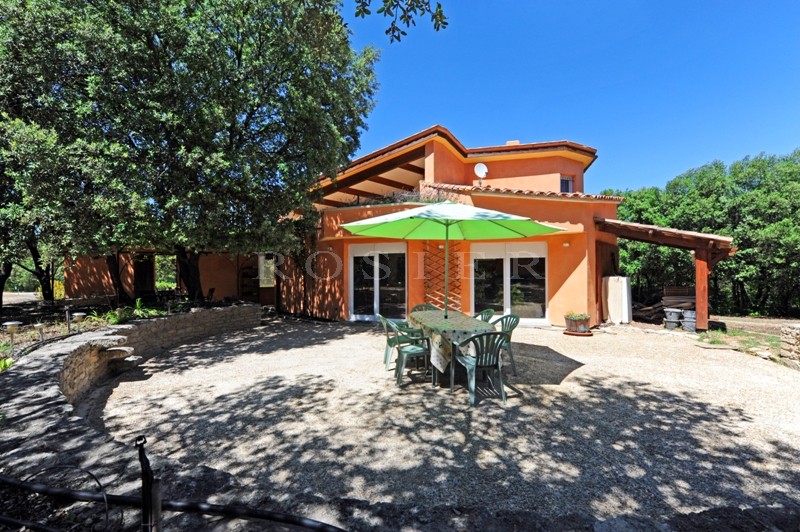 Contemporary house in the heart of the Luberon, near the villages of Roussillon and Gordes