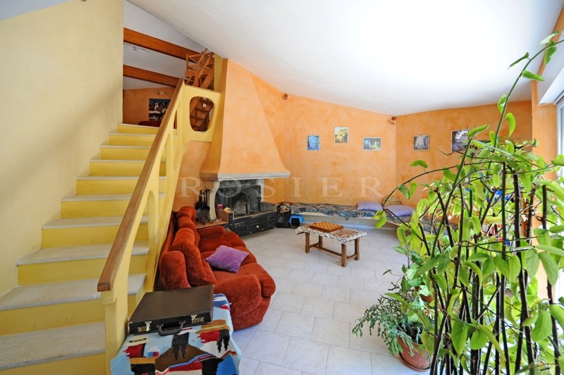 Contemporary house in the heart of the Luberon, near the villages of Roussillon and Gordes