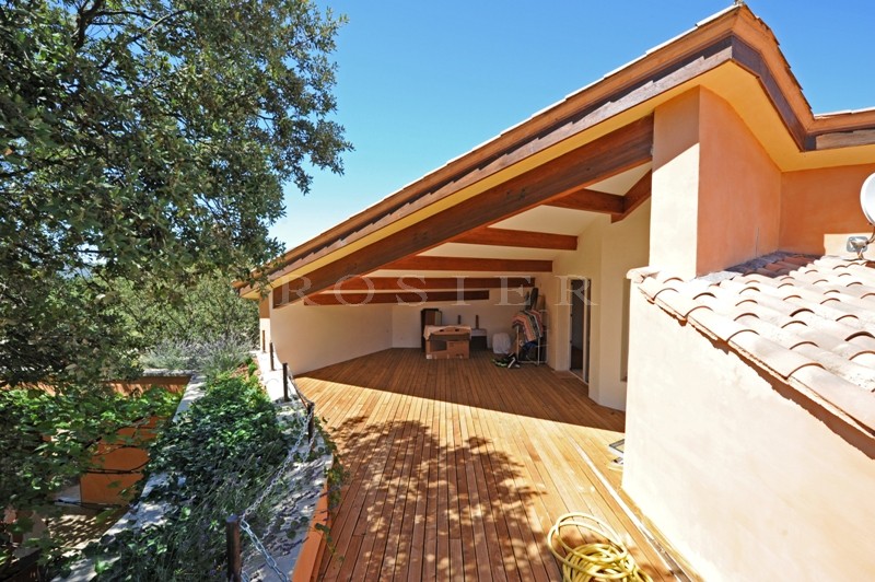 Contemporary house in the heart of the Luberon, near the villages of Roussillon and Gordes