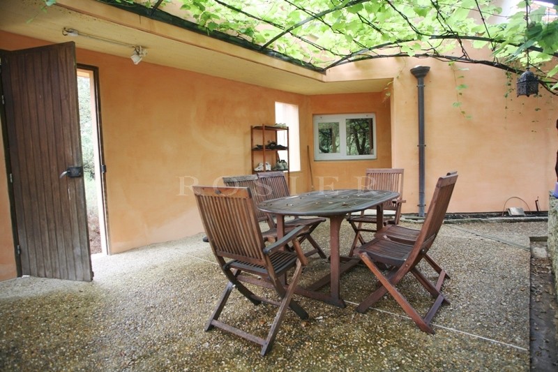 Contemporary house in the heart of the Luberon, near the villages of Roussillon and Gordes