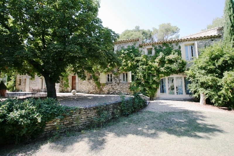 In Provence, for sale, property on a 16 hectares (almost 40 acres)  plot  close to Isle Sur la Sorgue, famous for its antiques markets