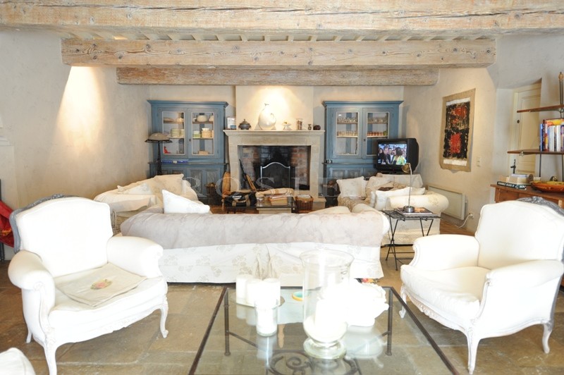 In Provence, for sale, property on a 16 hectares (almost 40 acres)  plot  close to Isle Sur la Sorgue, famous for its antiques markets