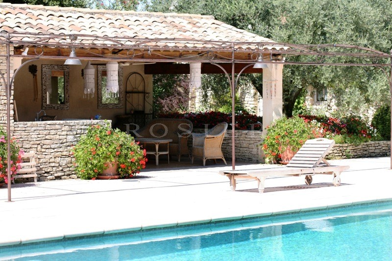 In Provence, for sale, property on a 16 hectares (almost 40 acres)  plot  close to Isle Sur la Sorgue, famous for its antiques markets