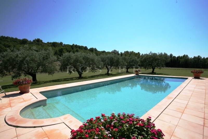 In Provence, for sale, property on a 16 hectares (almost 40 acres)  plot  close to Isle Sur la Sorgue, famous for its antiques markets