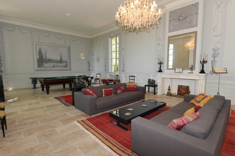 For sale, a sumptuous property of approx. 850 m² living space comprising a beautiful country house and outbuildings on over 9 hectares (22 acres) of land.