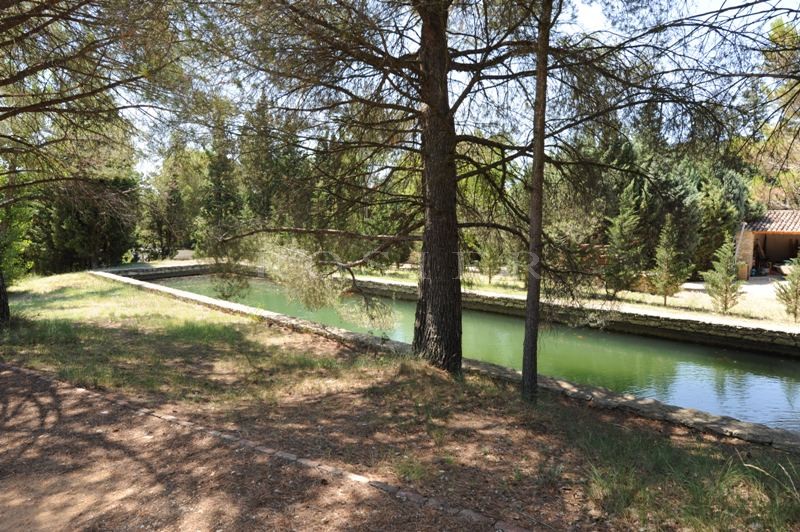 For sale, a sumptuous property of approx. 850 m² living space comprising a beautiful country house and outbuildings on over 9 hectares (22 acres) of land.