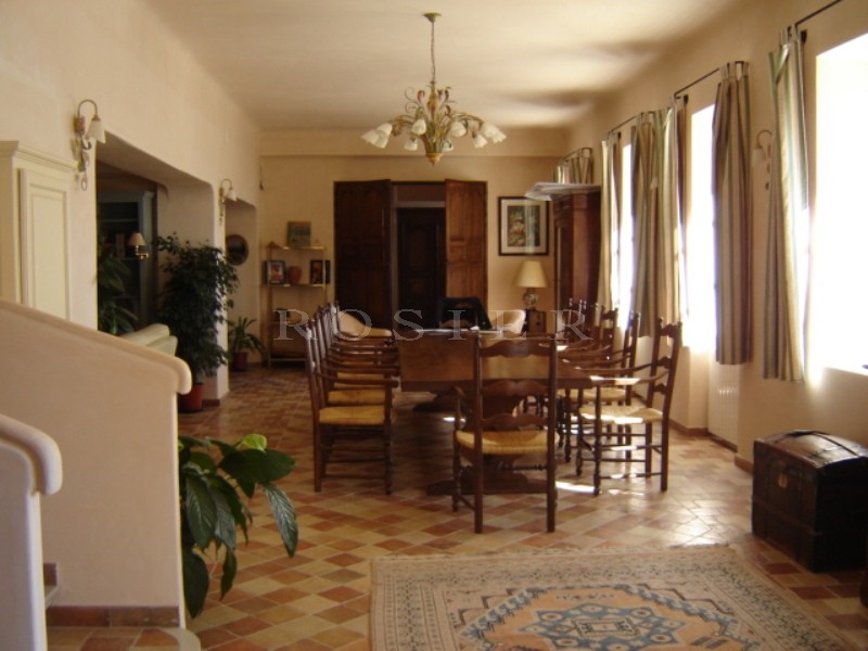 A superb, recently renovated manor house on 14 hectares (34.6 acres) of land with breathtaking views in the heart of the Luberon, Provence