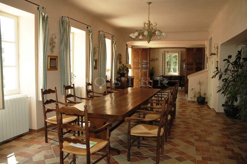 A superb, recently renovated manor house on 14 hectares (34.6 acres) of land with breathtaking views in the heart of the Luberon, Provence