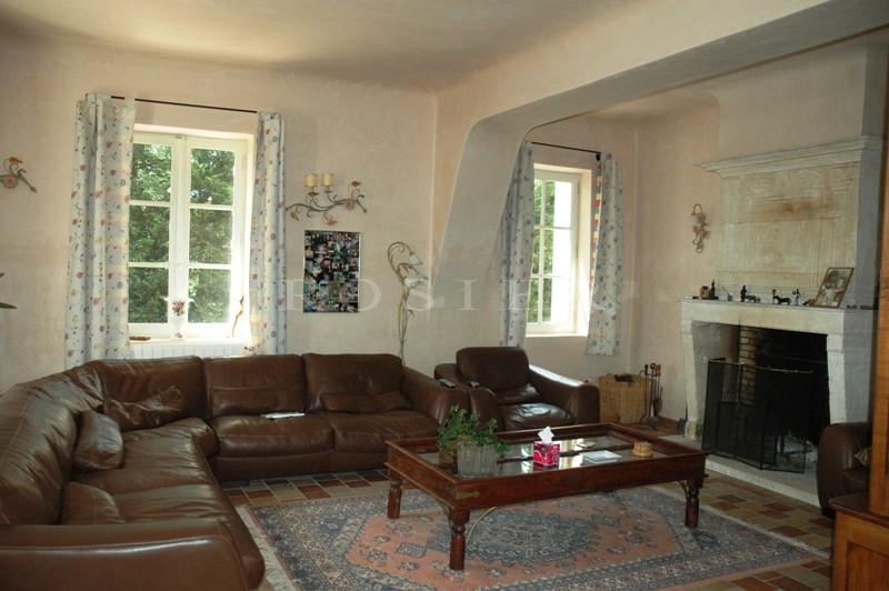 A superb, recently renovated manor house on 14 hectares (34.6 acres) of land with breathtaking views in the heart of the Luberon, Provence
