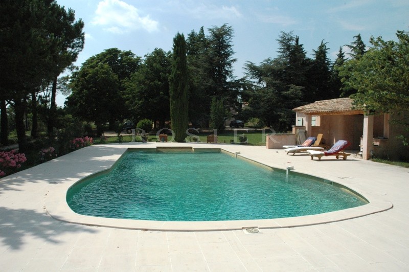 A superb, recently renovated manor house on 14 hectares (34.6 acres) of land with breathtaking views in the heart of the Luberon, Provence