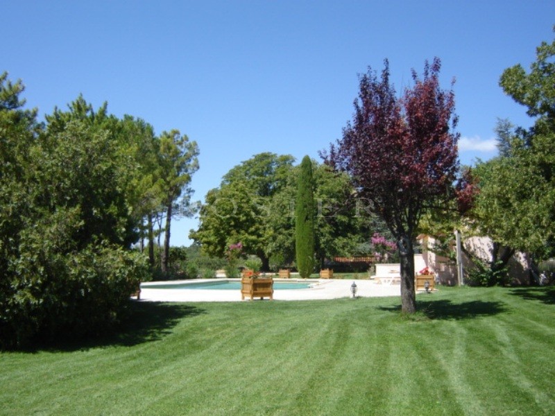 A superb, recently renovated manor house on 14 hectares (34.6 acres) of land with breathtaking views in the heart of the Luberon, Provence