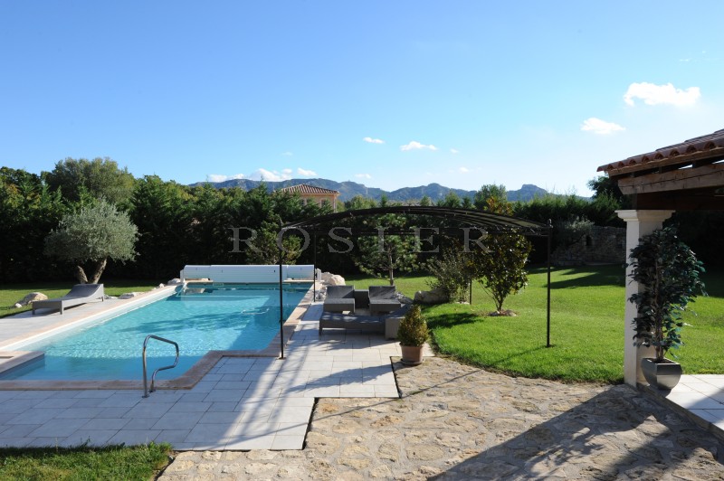 For sale in the Alpilles, exceptional architect house with larges volumes and high quality materials.