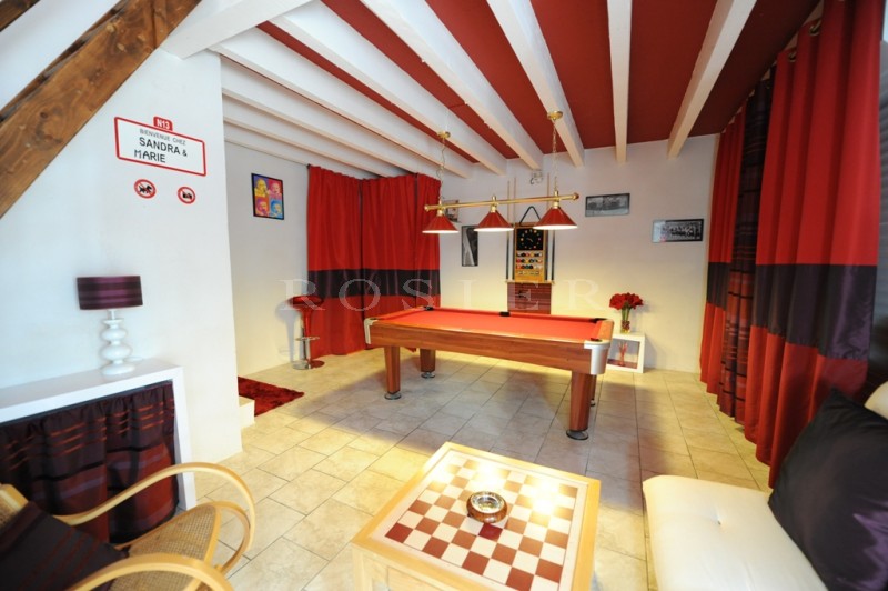 For sale in the Alpilles, exceptional architect house with larges volumes and high quality materials.