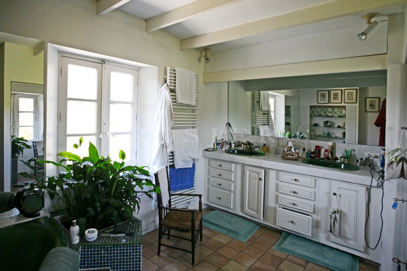 Exclusivity for sale at Agency ROSIER in Gordes, sitting up against the hills of this lovely village in Luberon, this charming stone house offers approximately 200 m² of living space.