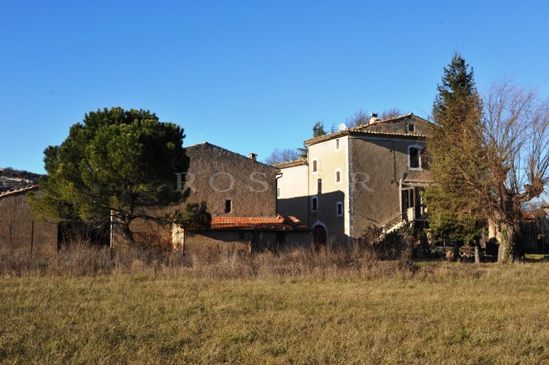 Simiane la Rotonde, for sale, old farmhouse with outbuildings and several hectares of grounds