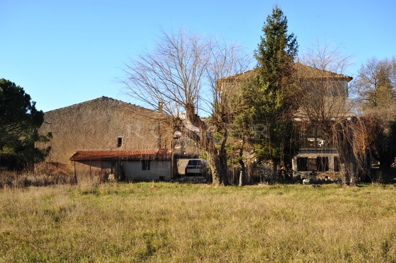 Simiane la Rotonde, for sale, old farmhouse with outbuildings and several hectares of grounds