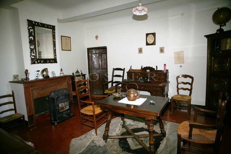Simiane la Rotonde, for sale, old farmhouse with outbuildings and several hectares of grounds