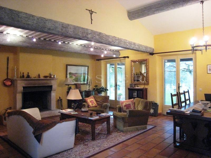 For sale in Luberon, just a few minutes away from the most prestigious hilltop village in Luberon, a stone-clad property comprising two houses with approximately 200 m² of living space. 