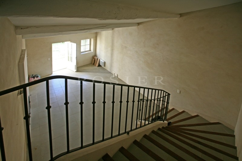 En Prtovence, in Luberon, a charming village house for sale,  with a courtyard and a small garden