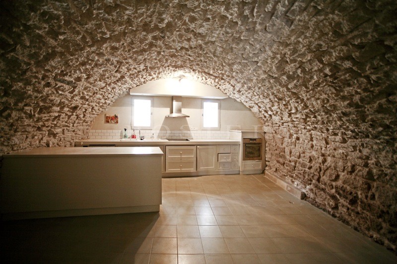 En Prtovence, in Luberon, a charming village house for sale,  with a courtyard and a small garden