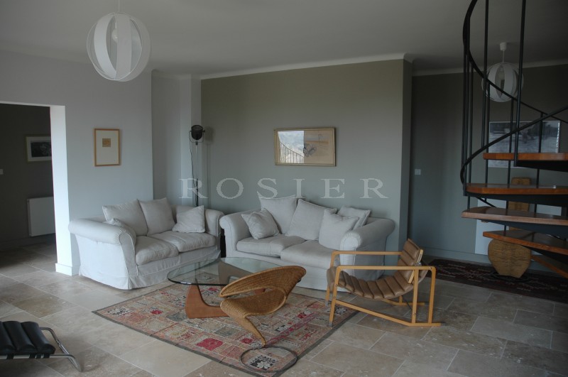 Luberon, for sale, close to the classified village of Roussillon, beautiful stone house, entirely renovated, with large garden and swimming pool